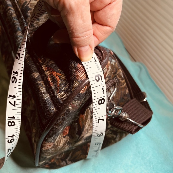 Final Price - VTG Carry-On: Makeup, Overnight, Gym, Hobby, Craft bag or handbag - Picture 11 of 16